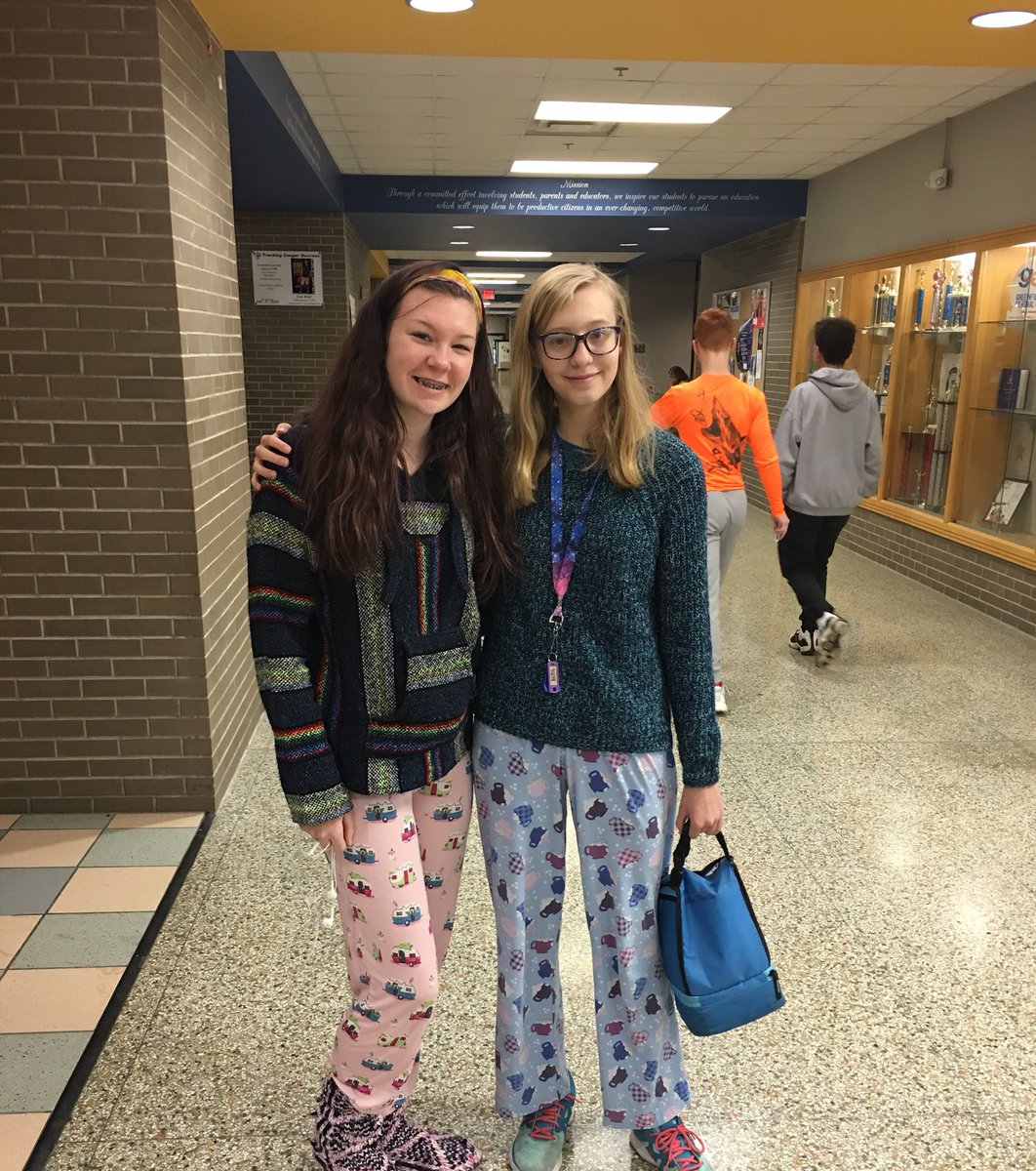 ryleeirwin7's tweet photo. katie doesn’t have twitter but she’s def getting her school spirit on!!!! #bestlabpartner #GCHolidayCheer https://t.co/9CN4UxHzvM