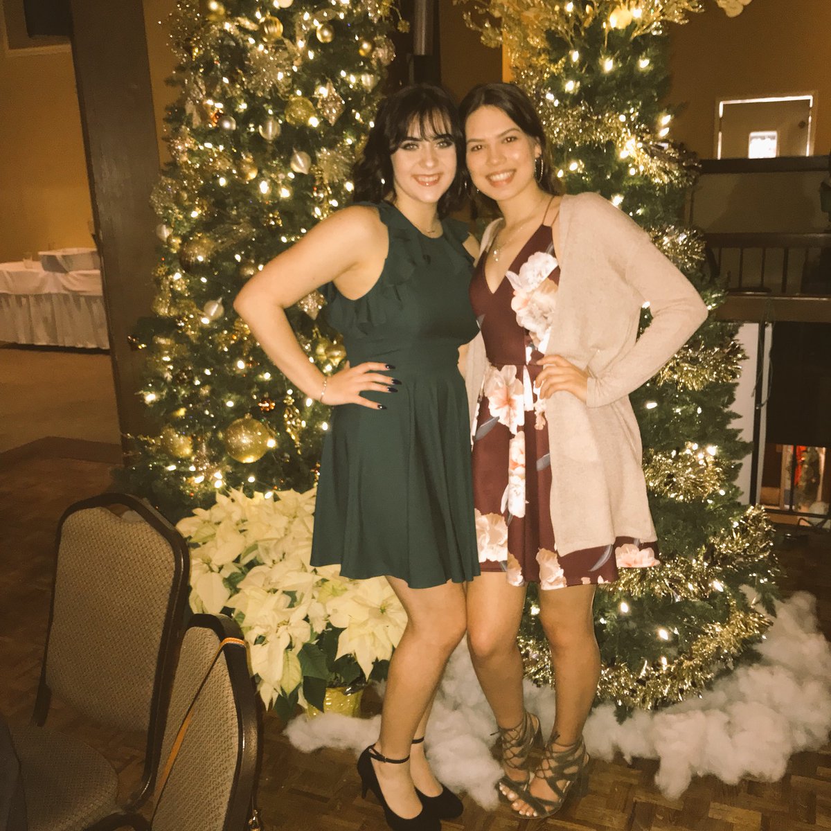 sydtayy's tweet photo. “THATS MY BESTFRIEND!” 💙 #senyaz oh and legsss 🤤 https://t.co/I3zJqZYp1S