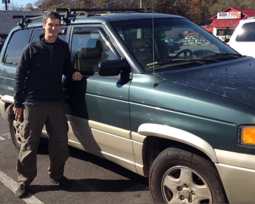 Vehicles4Change's tweet photo. Today's #DonorFriday shout out goes to this amazing donor! This car donation will help a low-income family get their children to school and back safely. To find out how you can be a hero to a family in need, visit https://t.co/gA2afOAfzQ #Vehicles4Change #FridayFeeling https://t.co/6bwgNqRs44