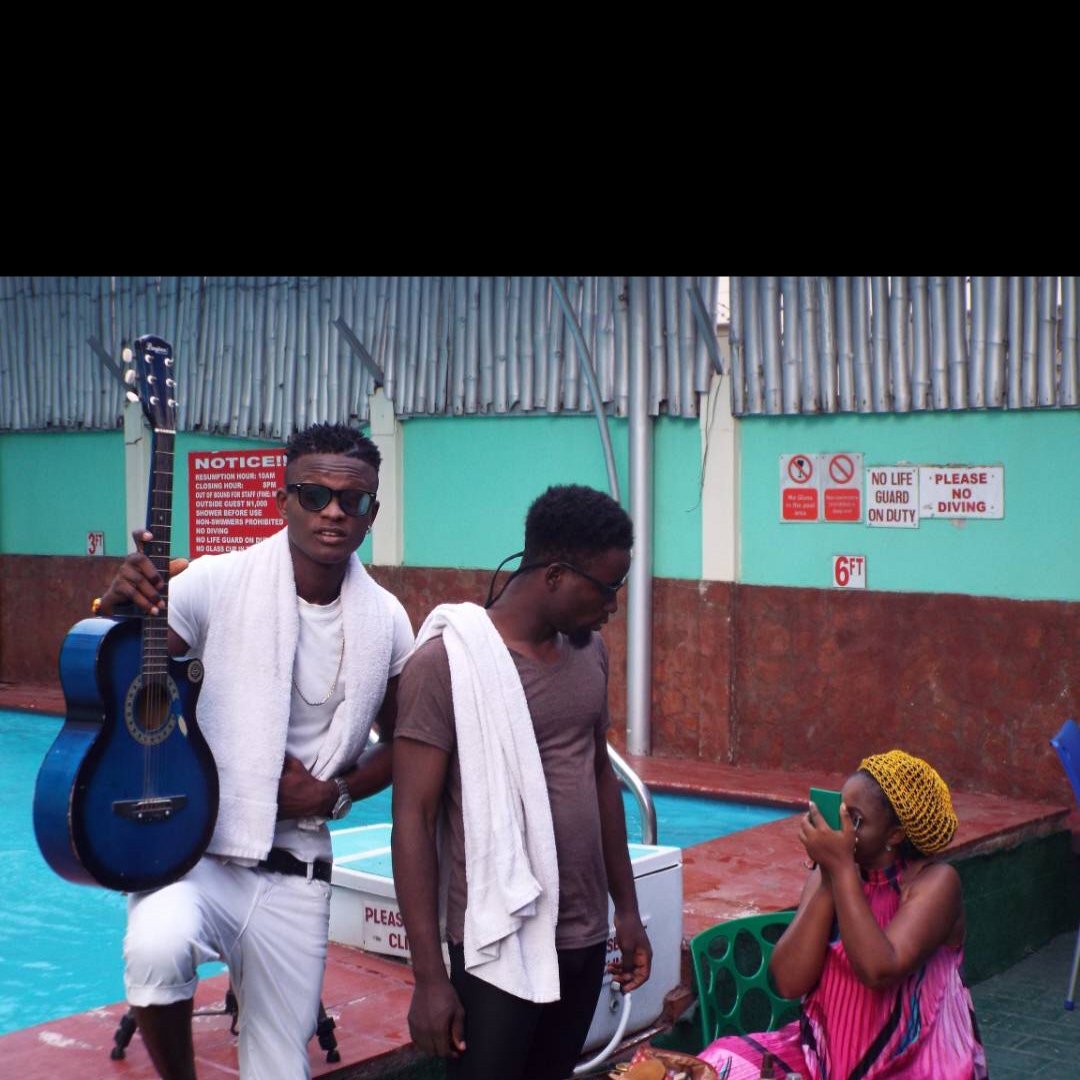 stylezee tweet media