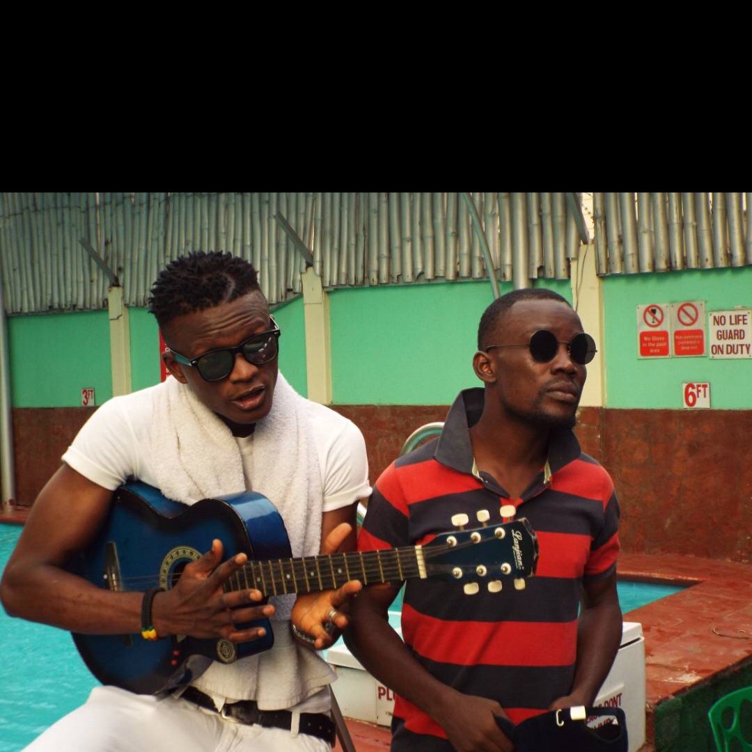 stylezee tweet media