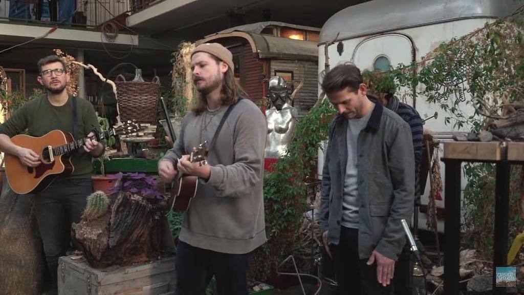 mightyoaksmusic's tweet photo. We met up with @cardinalsessions before our show in Cologne and shot a couple videos with them. Check it out on YouTube, or our Facebook! 
#MightyOaks 
#CardinalSessions https://t.co/r9BRZaGGuQ https://t.co/3bd84n8T6y