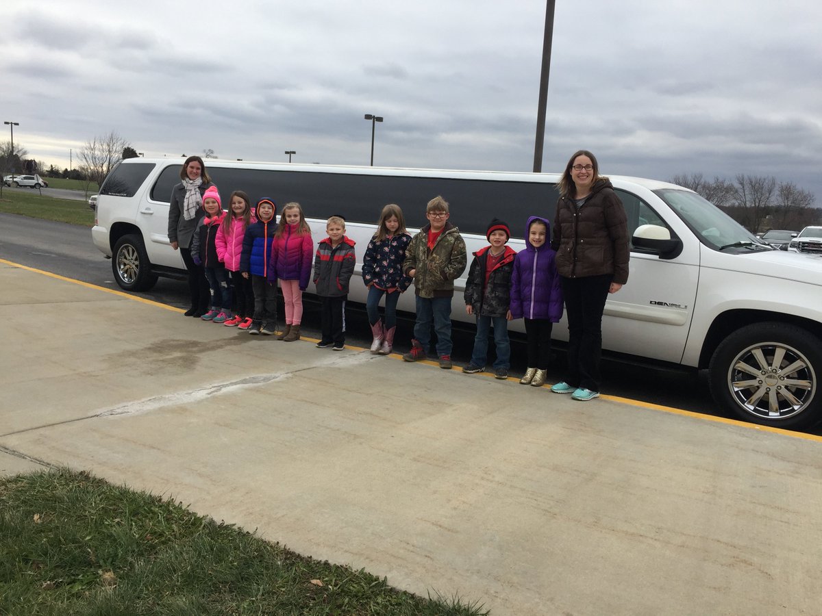 EdgewoodPrimary's tweet photo. Our EPS #MajorSaver winners received special transportation to their pizza party! https://t.co/MQ9ygn2hAq