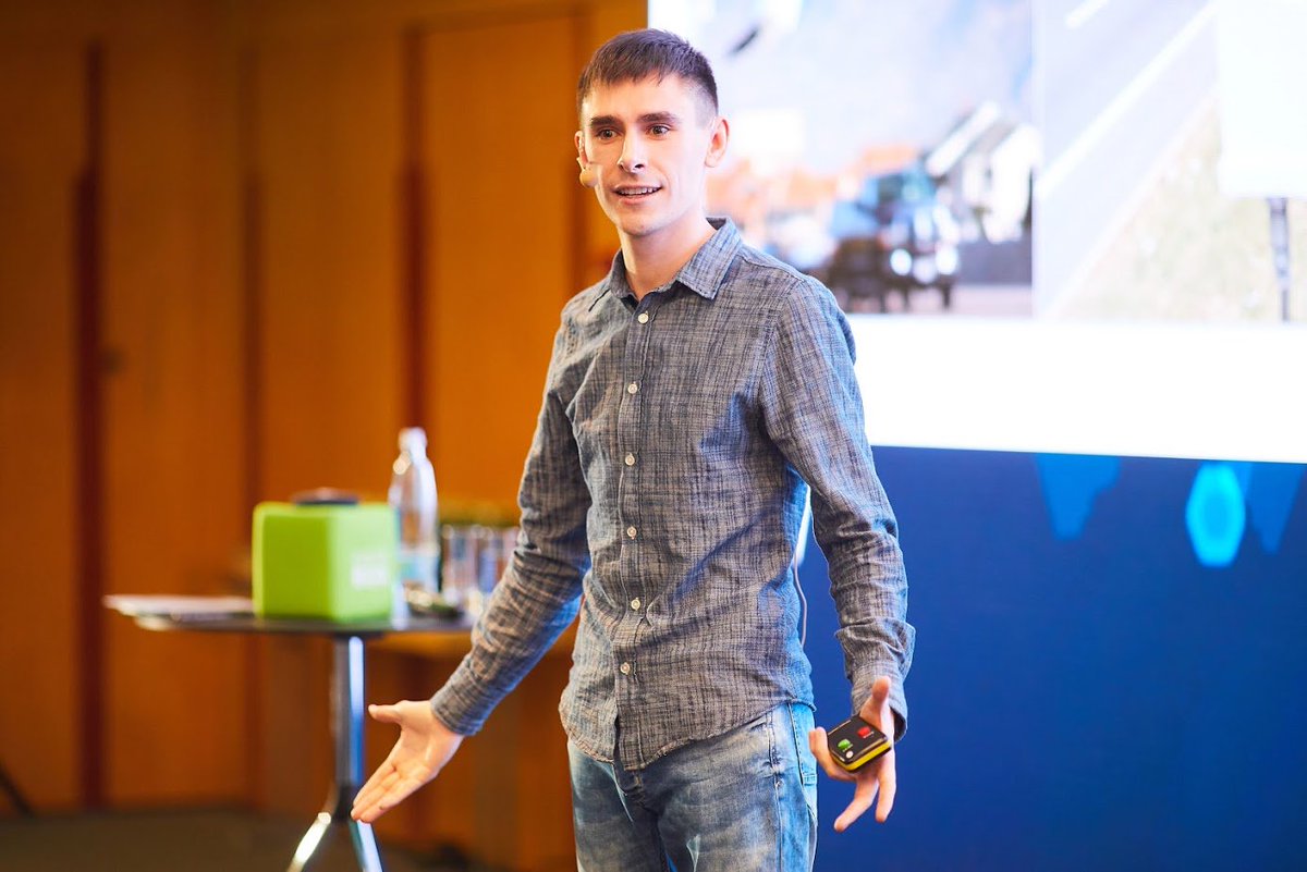 makrushind's tweet photo. "The S in IoT stands for Security"
The face, when no one understand the joke. https://t.co/7Y7HlW6Nco