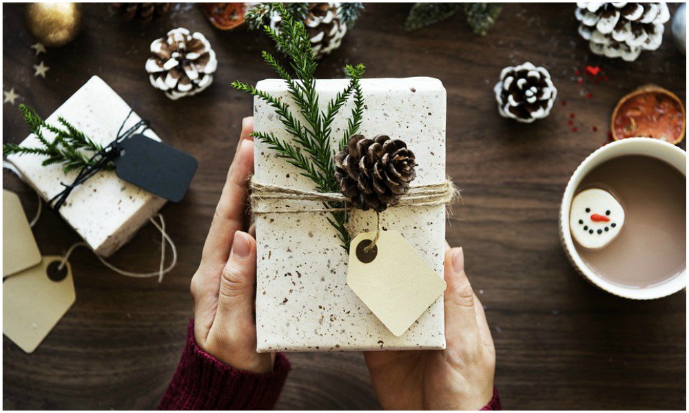 muddyleicsrut's tweet photo. Still frantically hunting for those #lastminute #gifties? Check out our #fab #xmasguide for him, her, teens and kids! https://t.co/2MZSuovILK https://t.co/nqNkfd8jVV