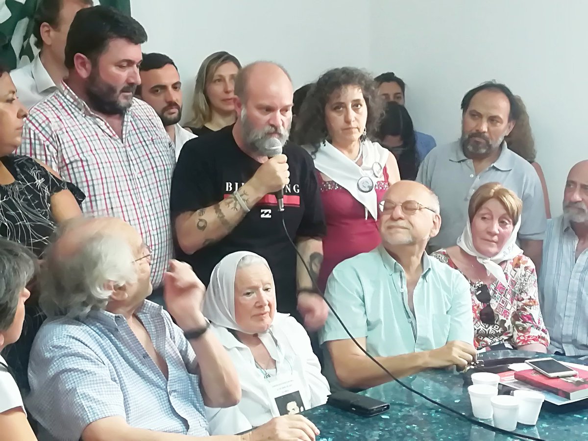 ceprodh's tweet photo. Sergio Maldonado en conferencia de prensa p denunciar represión de ayer. "Esto es una locura, ya pasó x Raúl Godoy cdo le tiraron en la pierna, el día q enterramos a Santiago mataron a Rafael Nahuel. Vengo a repudiar esto y pedir la renuncia de Bullrich y Justicia x Santiago". https://t.co/nqolj4CPXf
