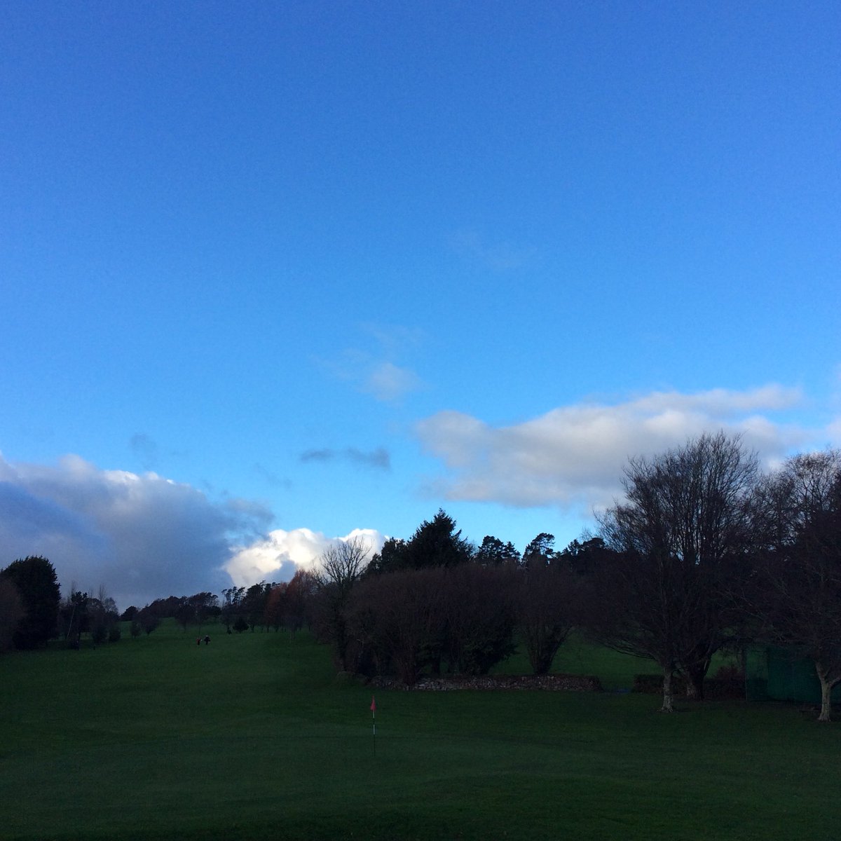 launcestongolf's tweet photo. No winter here #launceston gc #onlysun tee times tomorrow only ยฃ19 with a hot drink + Bacon roll 01566 775359 to enjoy a few hours on our course https://t.co/uLg2HluSUj