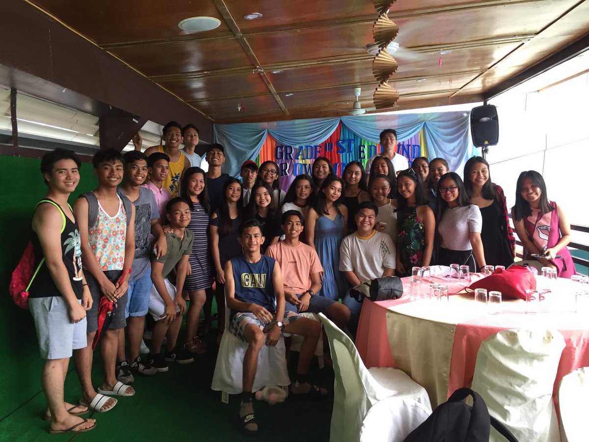 aribaarrowsmith's tweet photo. definitely one of the highlights of 2017 💯 love ya’ll ❤️ https://t.co/3YmQAClCO8