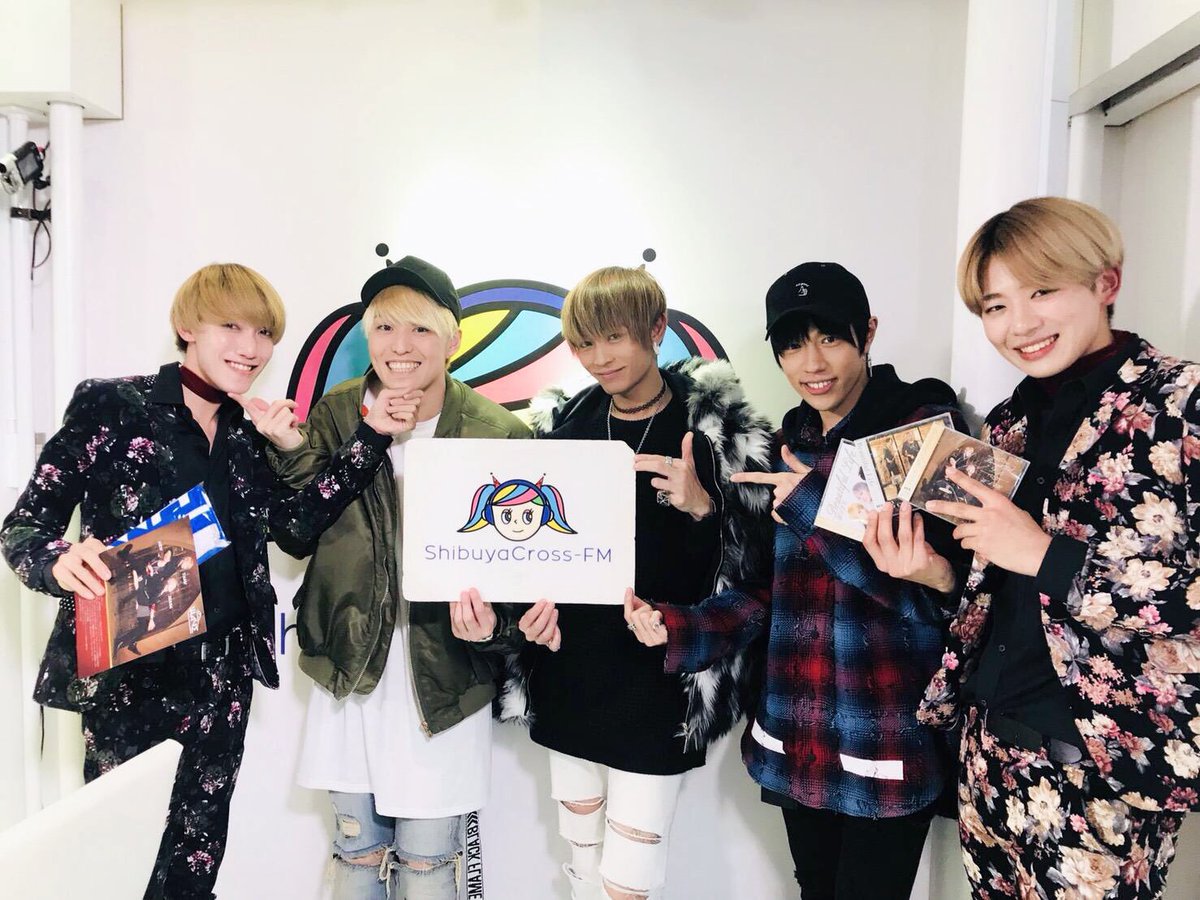 WAVE_smy's tweet image. 🌊🌊🌊
本日は
#渋谷クロスFM
第12回「 #RadioADDICT 」
にゲスト出演してきました！
呼んでくれたADDICTIONありがとうございます！
そして、寒い中駆けつけてくれた皆さんありがとうございます！

WAVEは明日イトーヨーカドー錦町店
にてリリースイベントがあります！
是非遊びに来て下さい☺️