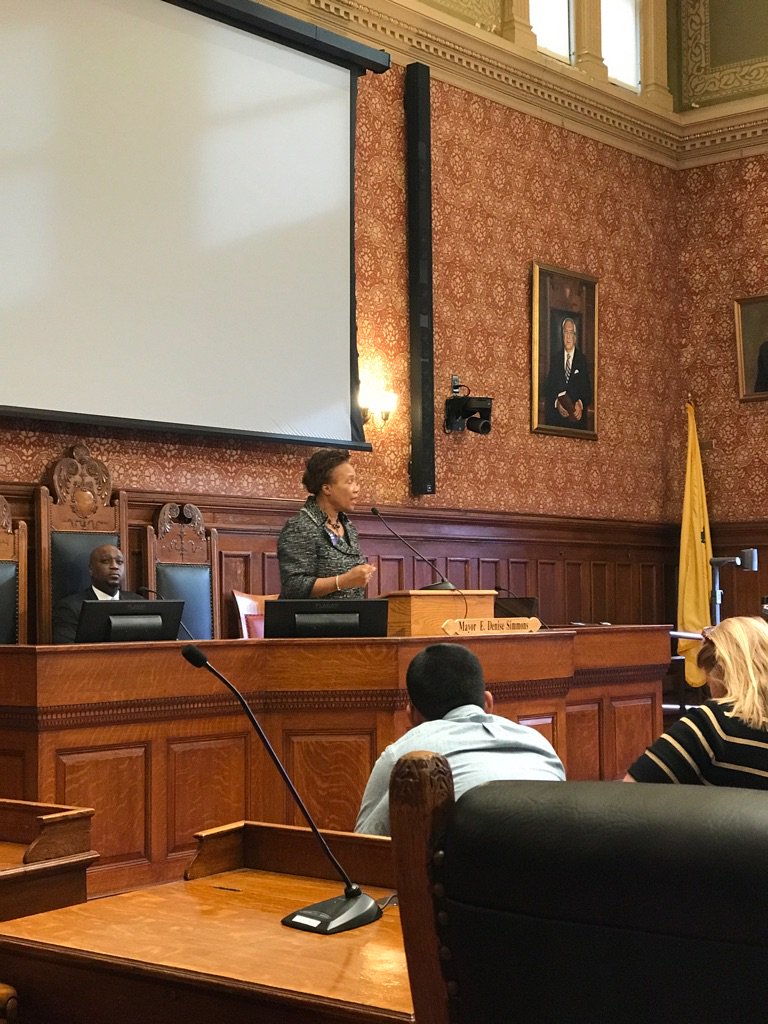 AllyJAllen's tweet photo. Another #CambridgeWorks graduation! #CambMA Mayor gives her congrats. Live tweeting now! https://t.co/VR46EaosVR