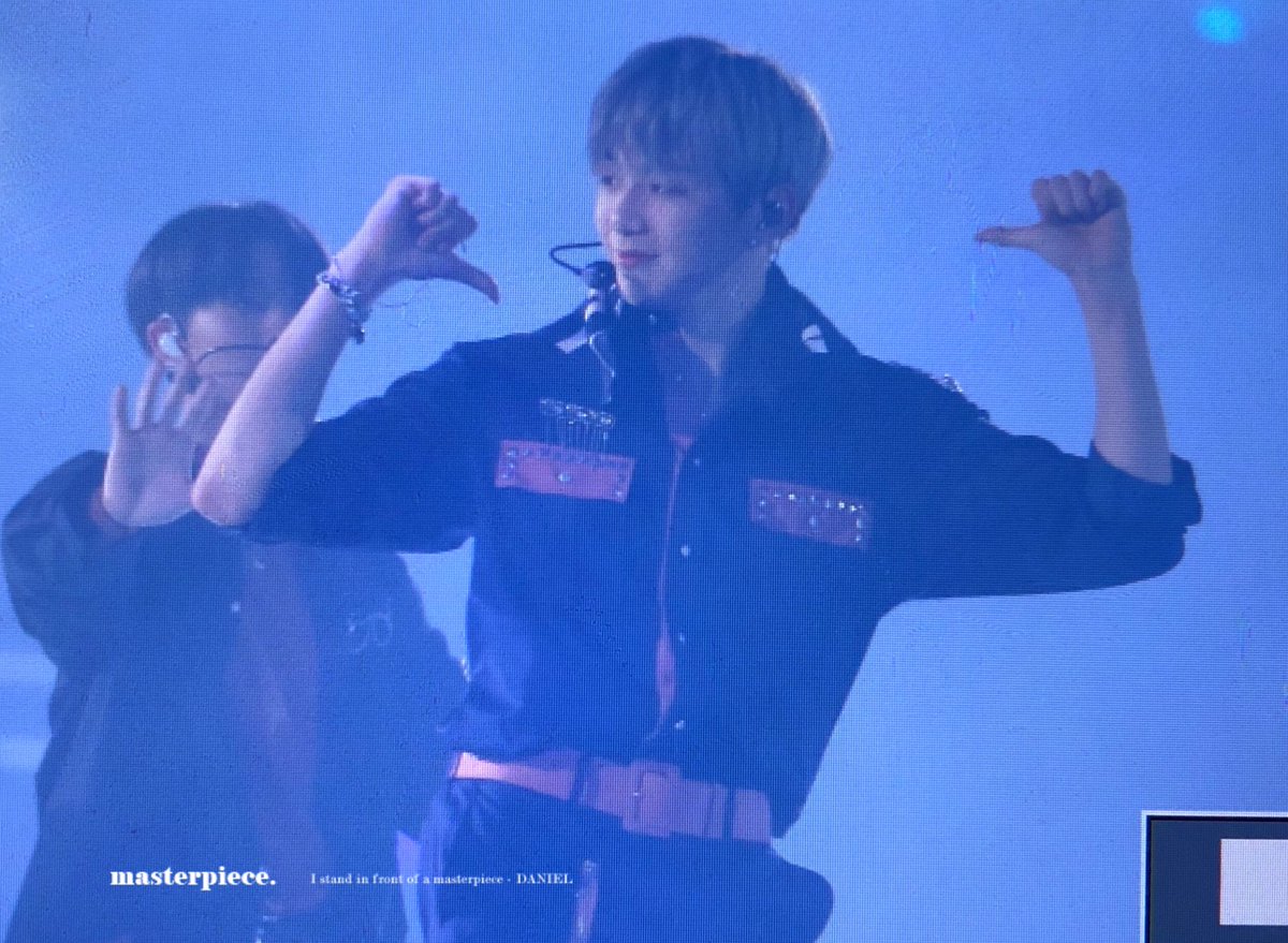 masterpiece_dn's tweet photo. 171215 팬콘 #강다니엘
오늘두 나야나 장인 👊🏻 https://t.co/Qa6fQ8Jtbb