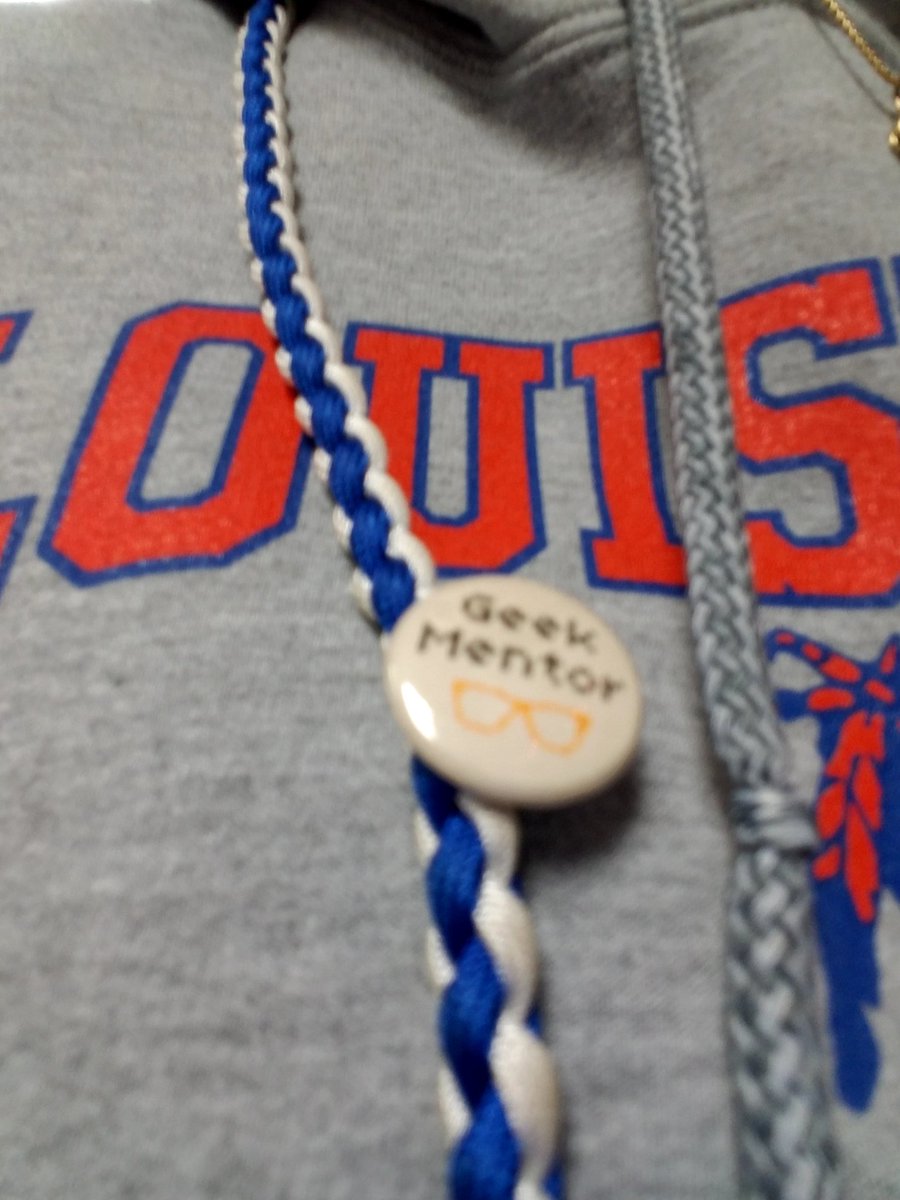 SondraAyscueFCS's tweet photo. Gifts from my friends @ElaineWebbSPC #GeekMentor pin @LHSART12345 #palaceguardclothespin #PinDay https://t.co/6pkeHzCrZ8