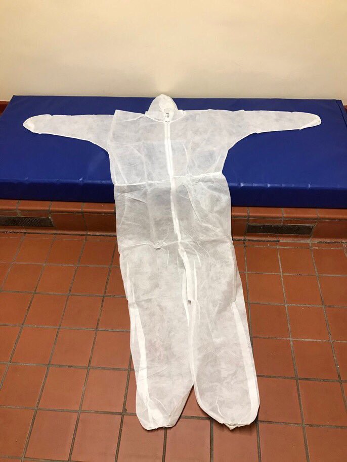 PSOSLevenmouth's tweet photo. Ahent #door15 of the #MethilPolisAdvent is oor snowman suit! Available for all guests checking in on #ChristmasJumperDay
#FeelingFestive
#DoYouWannaBuildASnowman
#AwNut
#OneToAvoid https://t.co/gYeKmnIQ0u
