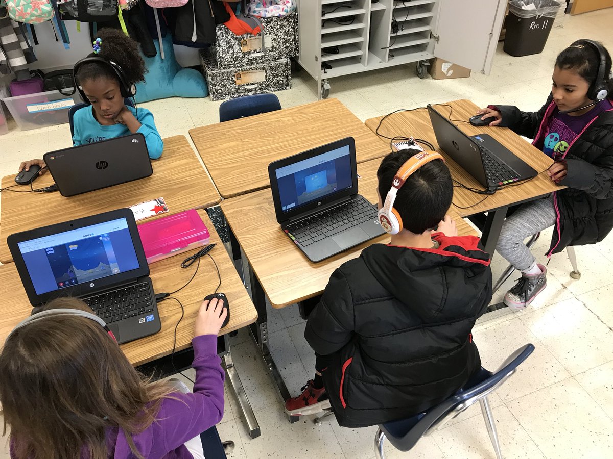 dcjennette's tweet photo. First graders participate in Hour of Code w our fabulous@DJHubbell 😊#HourOfCode17 @SheltonParkES https://t.co/6kbSXGXJ9J