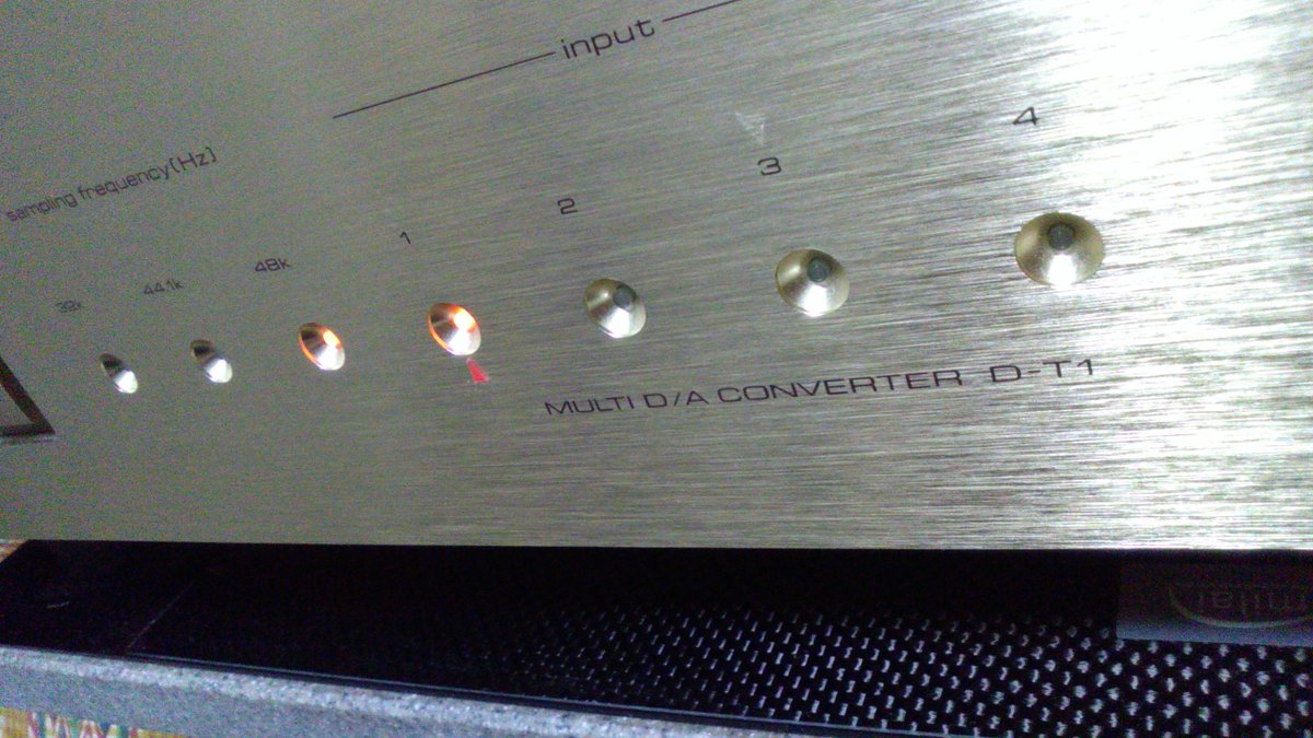 oku_papa's tweet photo. 自宅のDACは気合いの入った年代物なので、"Sonica DAC"みたいな超最先端なスゲエやつに憧れます(~o~)
#audio #オーディオ #teac #oppodigital https://t.co/Oc0K4ZVtS1