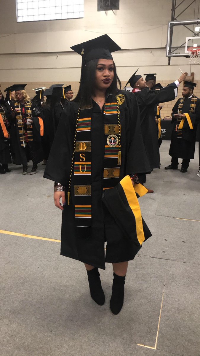 jaxlively's tweet photo. π©ππ da graduateeee. Congrats to my familyyyy πΎππ @kelcibv
#yourpicsmadeittothefamilygroup #issaexclusive π https://t.co/yfplhnVwiZ