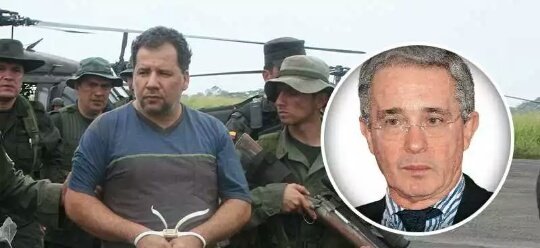 JaviGuacaneme's tweet photo. Don Mario a punto de ser extraditado acaba de CONFESAR
"El político que más nos ayudó a los paramilitares es Álvaro Uribe Vélez "
CONTUNDENTE

#BuenViernes
#ConstruimosLaNuevaBogotá ?
@SenorCaicedo
@maritzaaceved11 
@HURACANADO 
@TsukiFara 
@LuzO_ 
@Caidadelatorre 
@dianamotavo https://t.co/WB1pQwQFCH