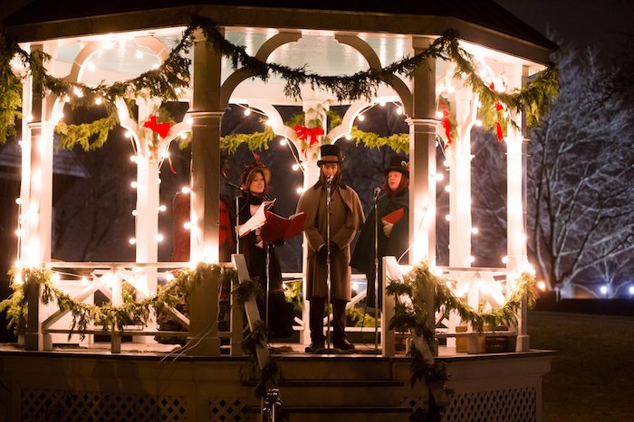 Ineedanewdeck's tweet photo. Need some #ChristmasVibes in your life? Check our these #Holiday filled spots this weekend. #WeekendFun #TisTheSeason https://t.co/mFOkfXzrzH https://t.co/6w90fC7ySg
