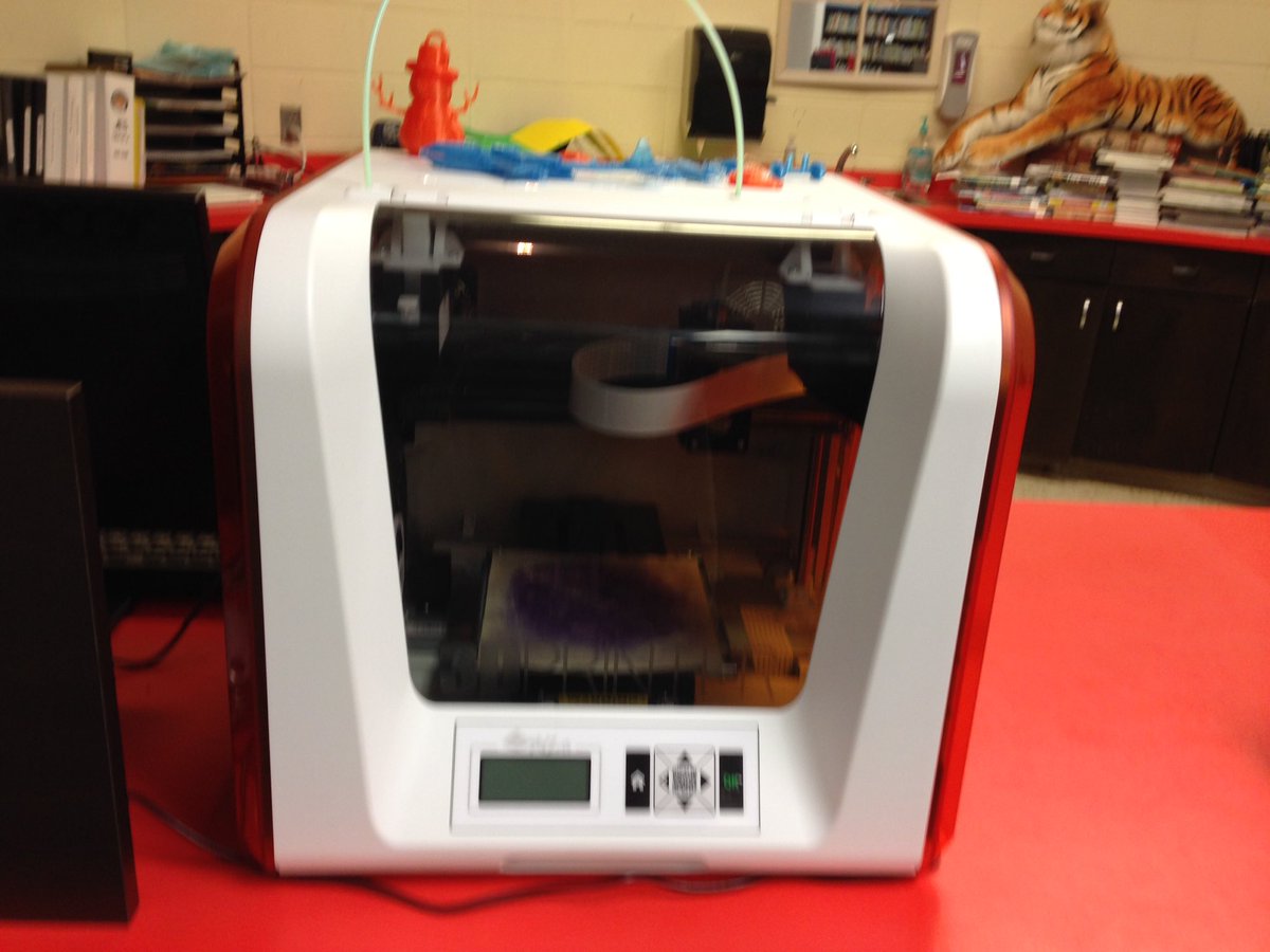 JES_InstrCoach's tweet photo. Exciting new technology in JES library. A 3D printer was recently added@Jes_Tigers https://t.co/ChGxHJJOpn