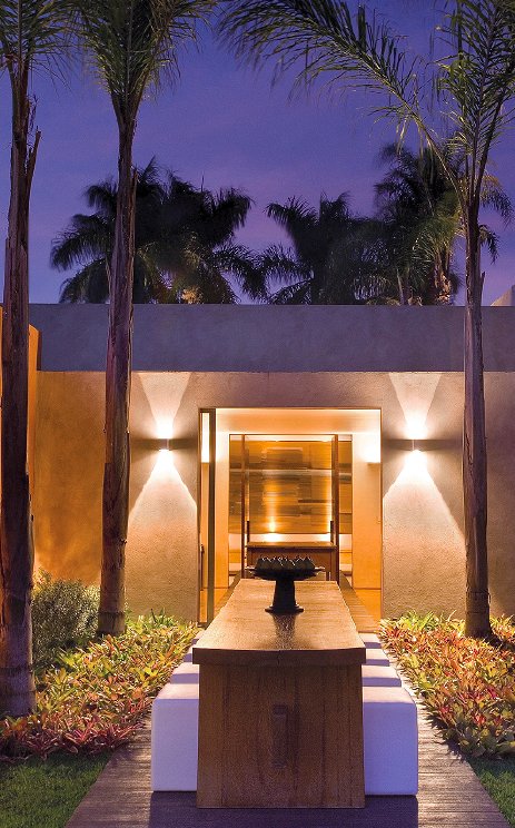 PRODUTOS ILUMINAR: SQUARE

Escultura etérea, traço de luz que transforma paredes em personagens de destaque. Luminosidade ornamental de grande estilo e graça. Atua com fachos up e down, abertos e fechados - variações sobre o mesmo tema: sofisticação.

Designer: Francisco Terroba