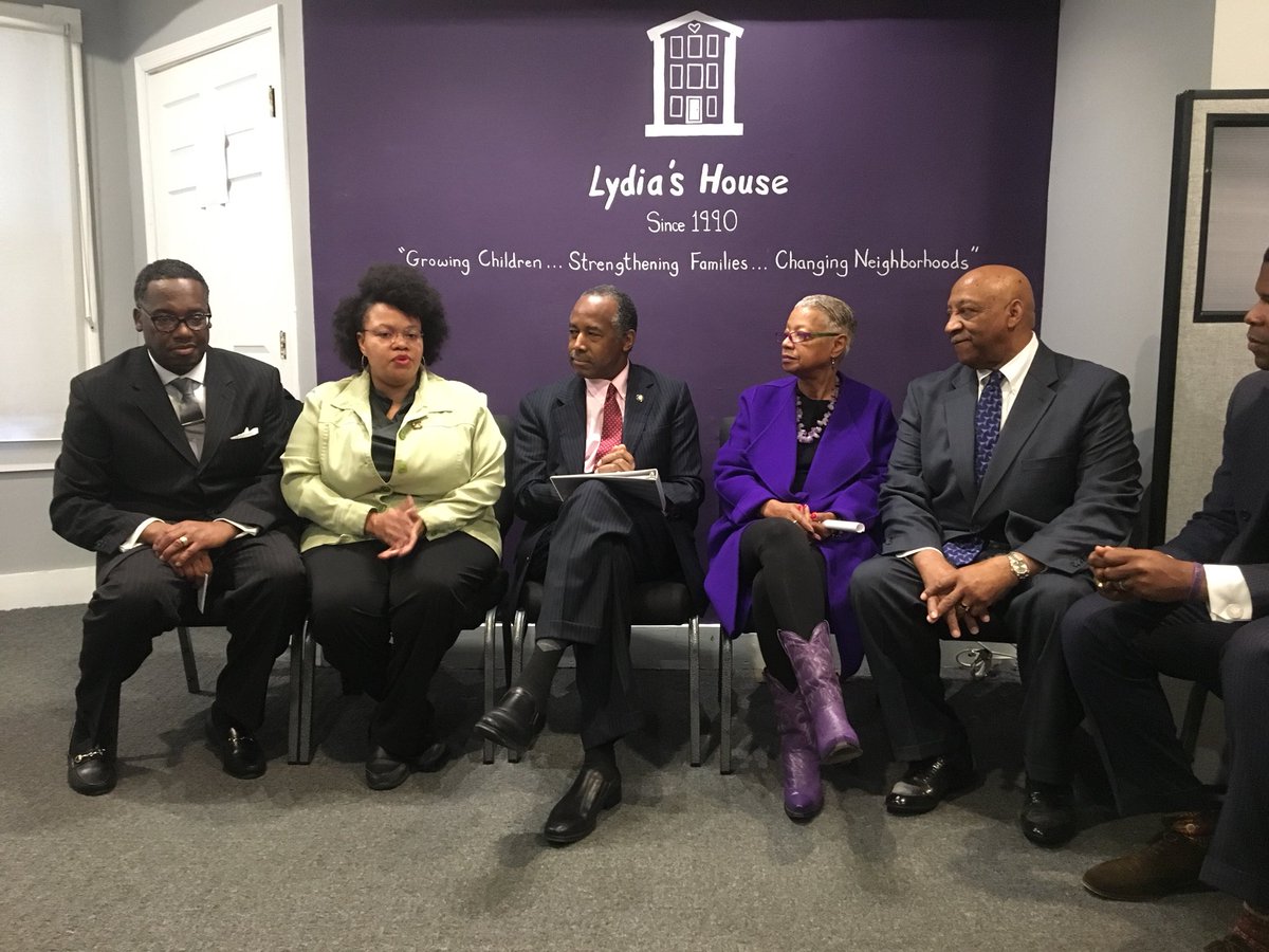 SecretaryCarson's tweet photo. I’m proud to join the @DC_Housing and @LydiasHouseDC to celebrate the 25th anniversary of the @HUDgov Family Self-Sufficiency Program— a great example of how we can help people climb the ladder of opportunity https://t.co/kqK4Ai93X8