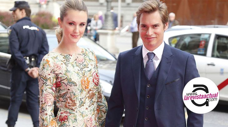 LaRevistaActual's tweet photo. #CarlosBaute y #AstridKlisans son padres por segunda vez https://t.co/bH0EAliOYB https://t.co/OejsaV0RuZ