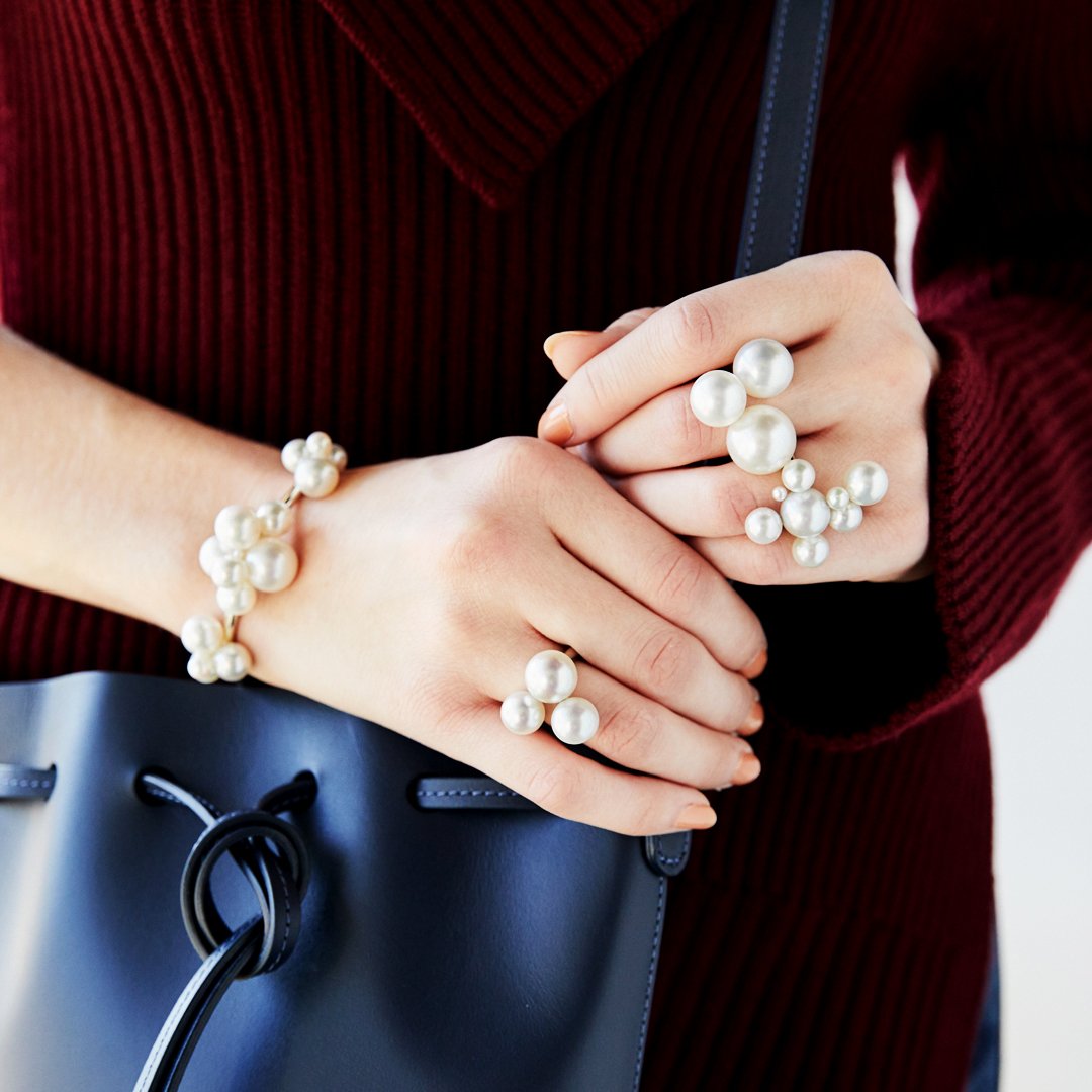neimanmarcus's tweet photo. It’s not to late too get what you want. If you’re a pearl girl, tag your special someone to drop a hint. https://t.co/7aLnLMtQs0 #Assael #NeimanMarcus https://t.co/3WnjDpv2Pz