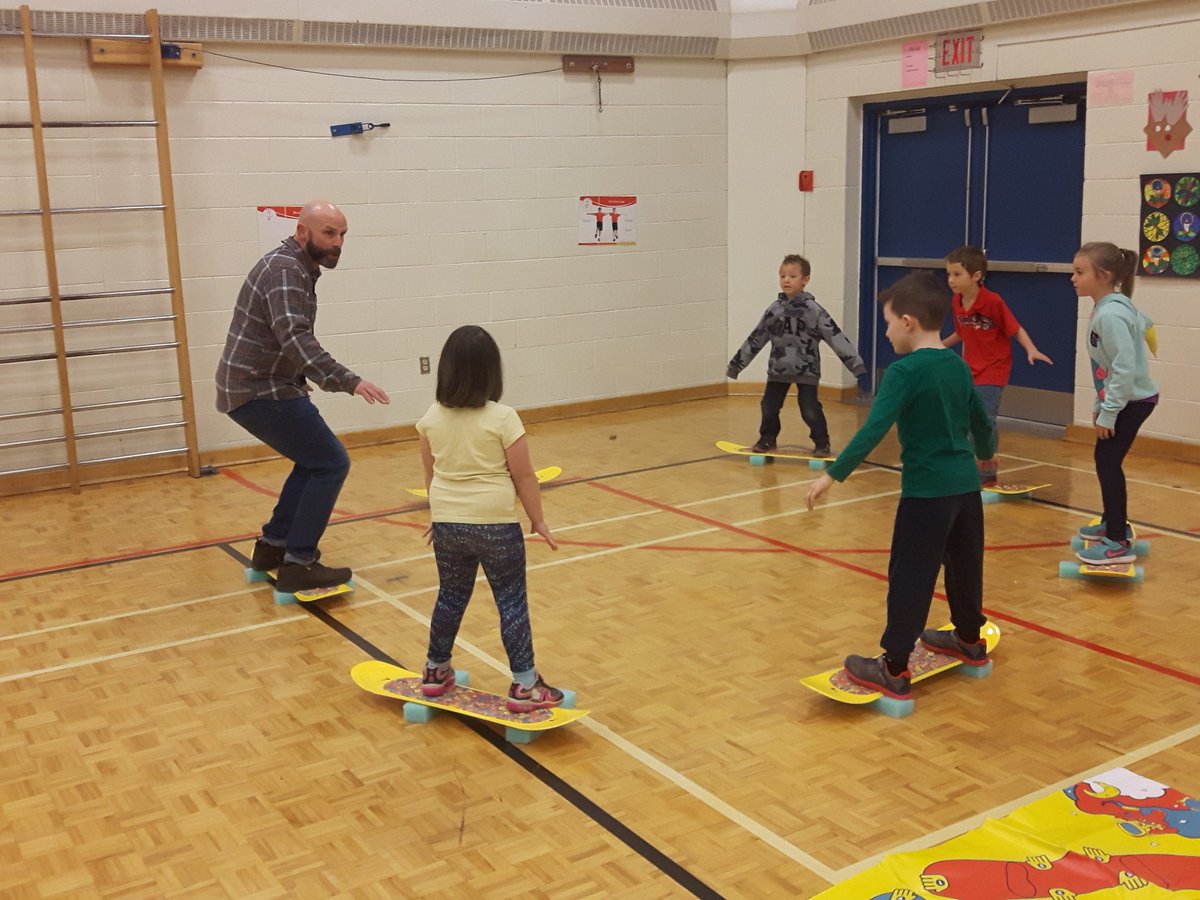 pe_craig's tweet photo. @avrsb students @BDES are loving their intro to snowboarding with a fine crew from @Martock.  #balance #jumps # #turns #smiles #physed https://t.co/IeKHpE6nnS