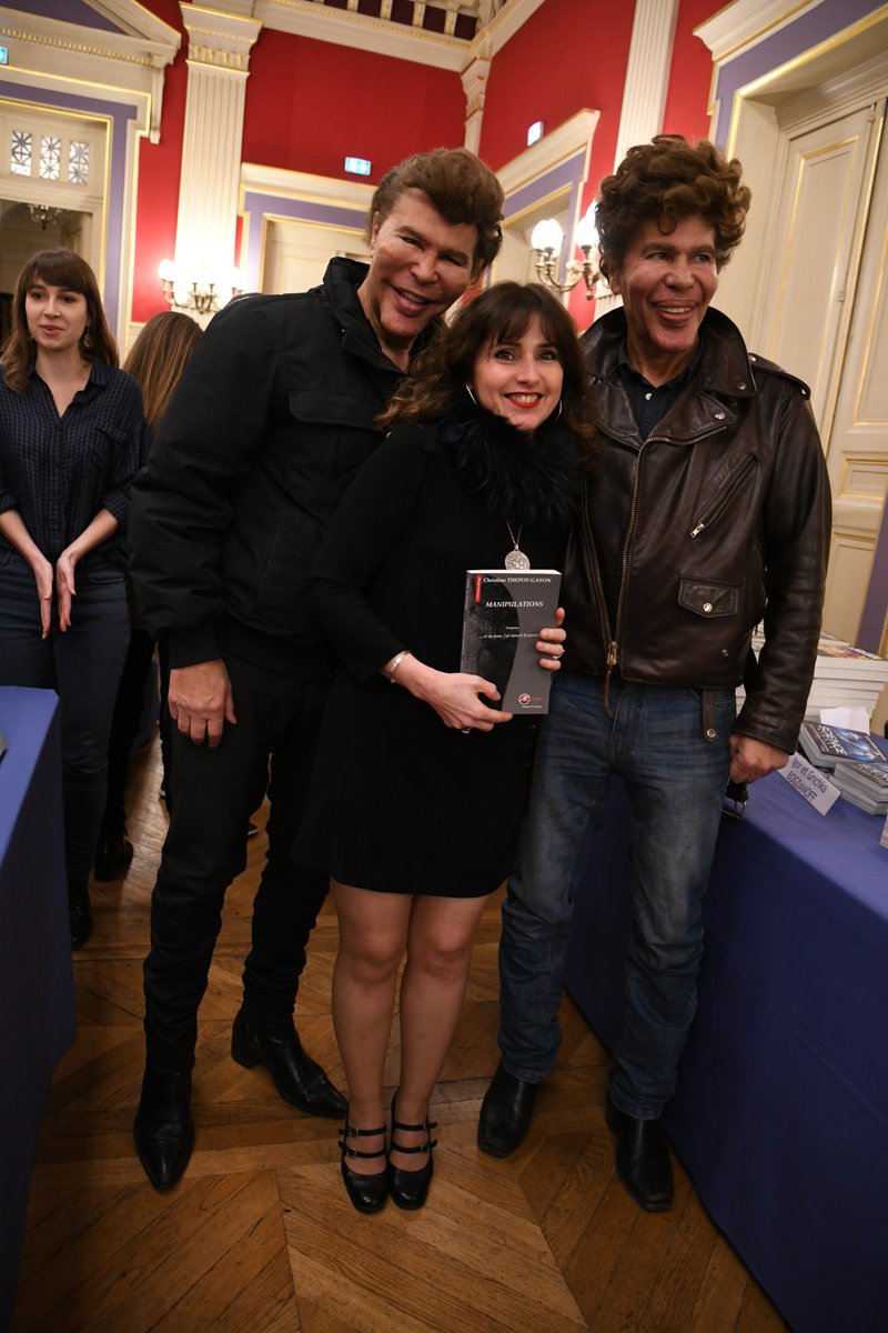 GayonThepot's tweet photo. RETOUR SUR LE SALON DU LIVRE - MAIRIE DU XVIe - PARIS
#MairieDu16èmeParis #Paris #ValerieTrierweiler #Lesecretdadele #LesfreresBogdanov #scienceminute #Siberia #Manipulations #MairieDeParis #Livres #THRILLERS #16e #culture #Russie https://t.co/GvPKT28v5s