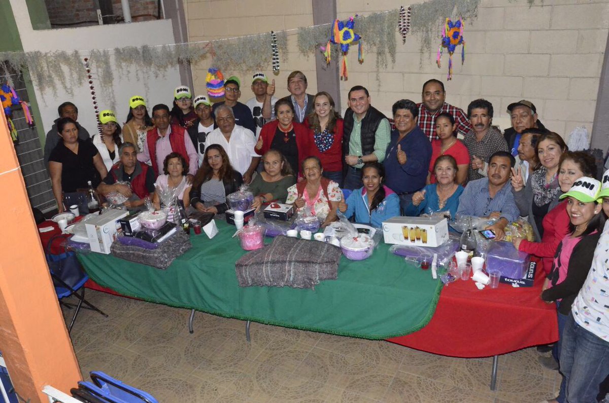 BonyMontufar's tweet photo. En día de ayer en la posada con mis amigos Seccionales del sector III, gracias por la invitación. Gracias amigo @CarlosRamirez. @HectorAstudillo https://t.co/BH0IYOcPh6