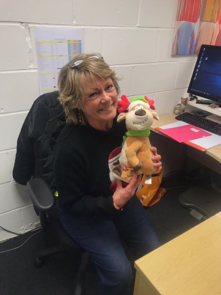 #ChristmasJumperDay 🔝 In support of <a href="/savethechildren/">Save the Children US</a> 🤗