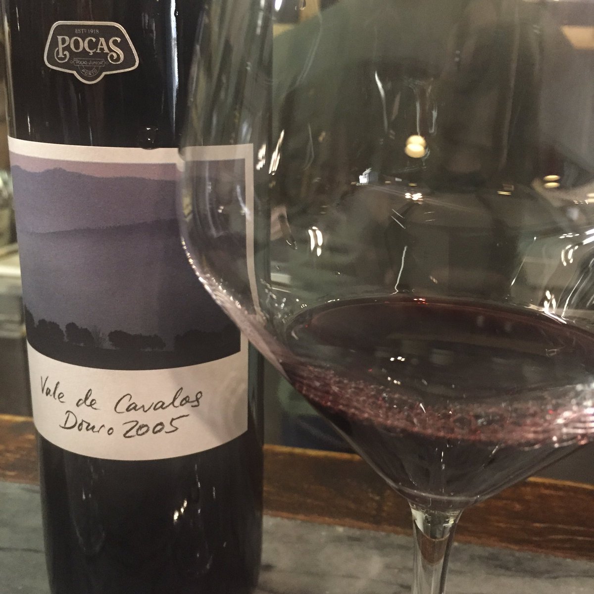 julietbravofox's tweet photo. Launch of our #EOY countdown of #Portugal #adegas #wineries & #tastingrooms visited in 2017! Stop 1: Wine Bar do Castelo #Lisboa in Jan sampling 2 whites & 2 reds profiled for us by knowing guides. 2nd trip in Aug! #366vinhos #wine #wine2017 https://t.co/XqV7d6f2s9