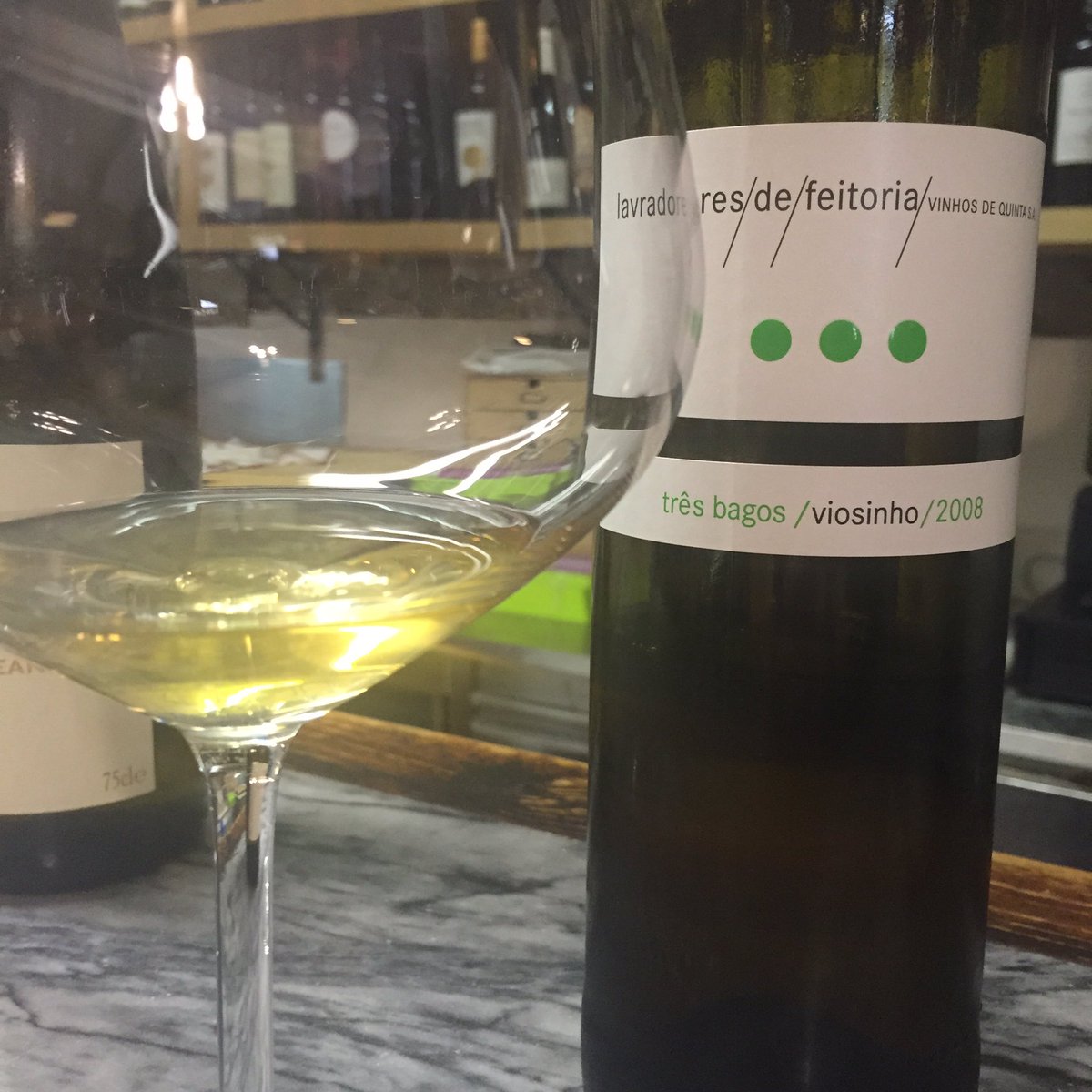 julietbravofox's tweet photo. Launch of our #EOY countdown of #Portugal #adegas #wineries & #tastingrooms visited in 2017! Stop 1: Wine Bar do Castelo #Lisboa in Jan sampling 2 whites & 2 reds profiled for us by knowing guides. 2nd trip in Aug! #366vinhos #wine #wine2017 https://t.co/XqV7d6f2s9