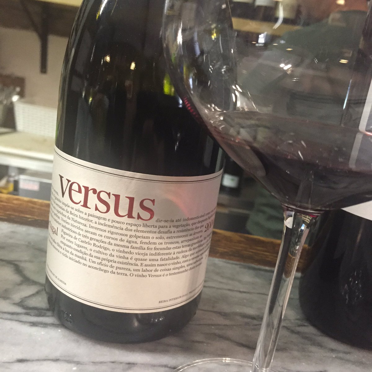 julietbravofox's tweet photo. Launch of our #EOY countdown of #Portugal #adegas #wineries & #tastingrooms visited in 2017! Stop 1: Wine Bar do Castelo #Lisboa in Jan sampling 2 whites & 2 reds profiled for us by knowing guides. 2nd trip in Aug! #366vinhos #wine #wine2017 https://t.co/XqV7d6f2s9