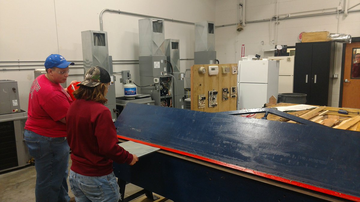 ESACC_HVAC's tweet photo. #esacc Ss are excited to get new equipment in the shop @CC_ESSD40 https://t.co/9yImpcTNEt