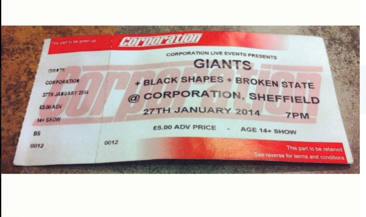 Astr0Isha's tweet photo. @GIANTSUK One of the first time I saw them, me at @dxngermouse trekked to Sheffield for my 18th ha still went to school the next day https://t.co/UVwWS4SHtP