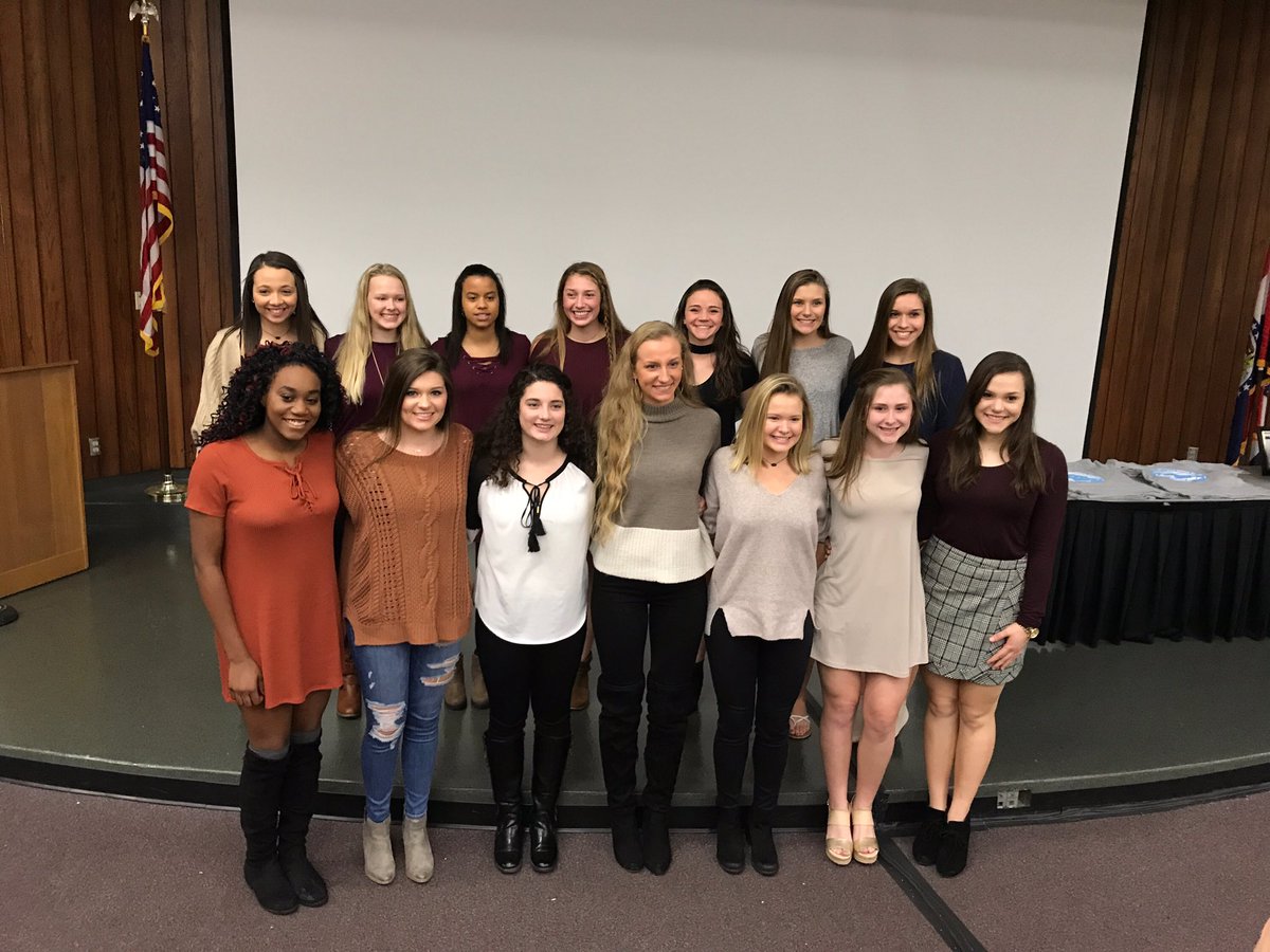akwtumbles's tweet photo. Reppin' Bolivar at the All-State game!!🏐💙💛#bhs2018seminar https://t.co/CE44RFxTdd