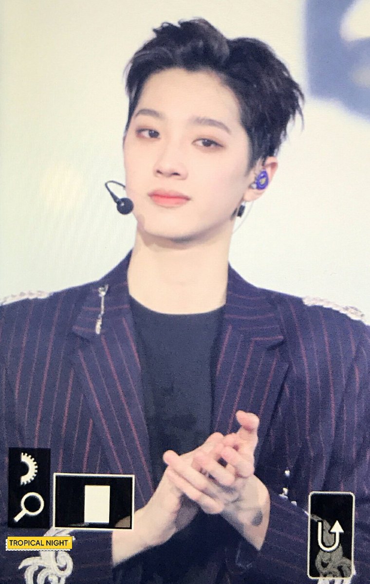 TROPICAL_0923's tweet photo. 171215 팬콘
잘생겨서 힘든것도 잊었어😢😢
#賴冠霖 #라이관린 #워너원 #wannaone
@WannaOne_twt https://t.co/6wXO5uV1Cw
