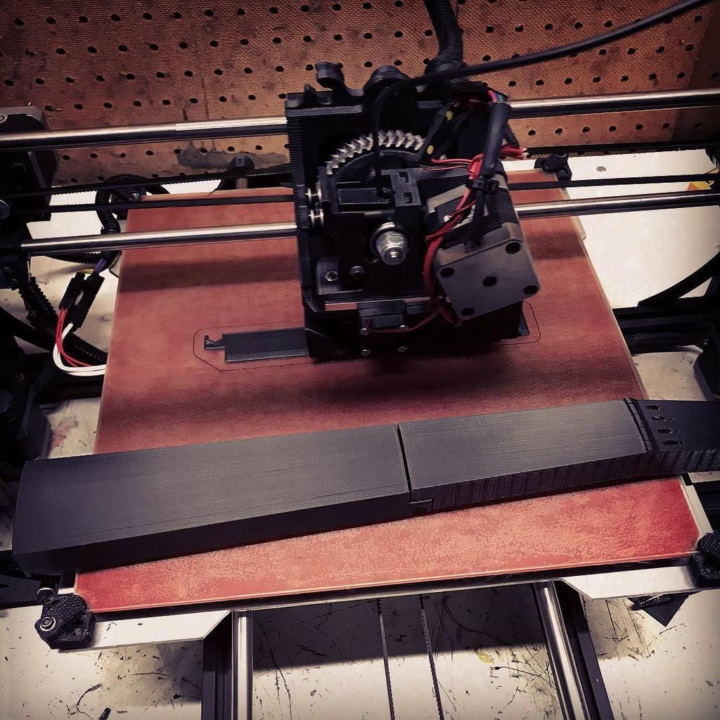 greymatterdrops's tweet photo. 2 parts of the neck down and 3 to go.  #3dprinting #makergeeks #lulzbot https://t.co/LBGZuYasfy