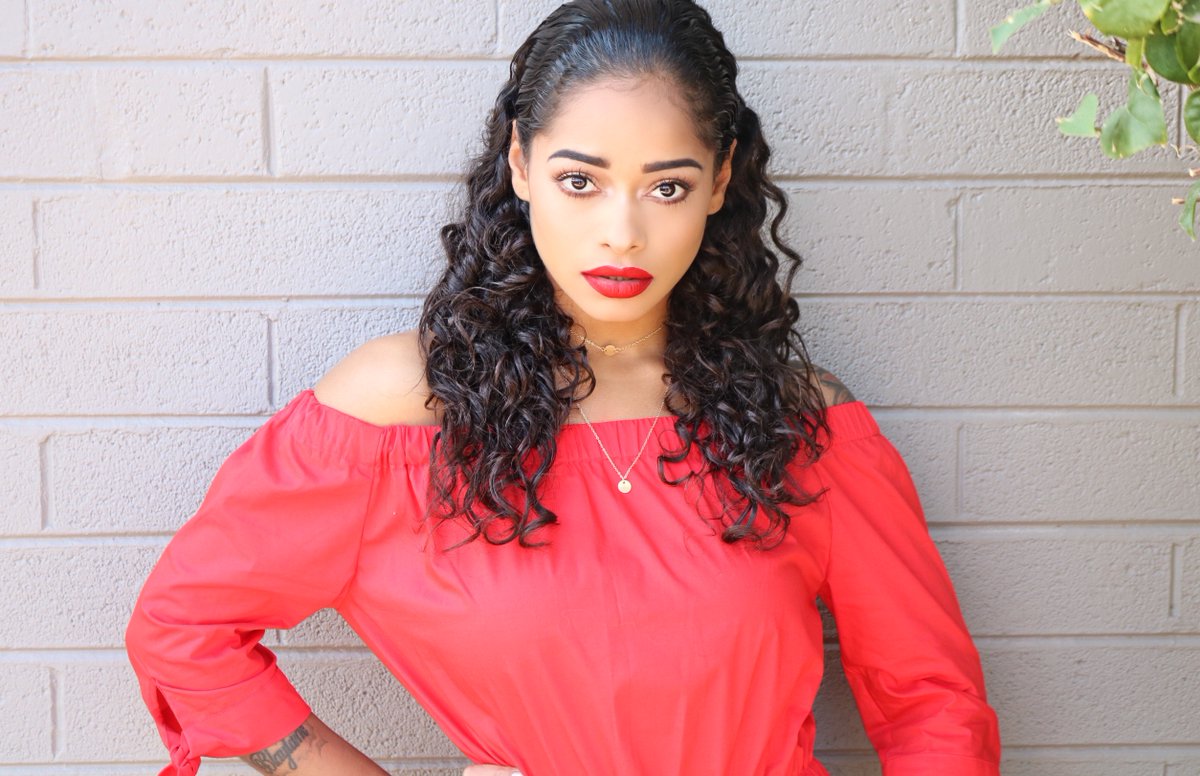 TheBeautifulMoe's tweet photo. "Everyday is a fashion show, and the world is your runway"πΉ#model #fashionmodel #beautyinfluencer #runwaymodel #ilovemodeling #modelingislife #mixedbabies #makeupartist #dreamchaser #h&m #inspiration #gorgeous #beautifulwomen #curlyhair #motivationfriday #fentybeauty #covergirl https://t.co/aku1y6VkZM
