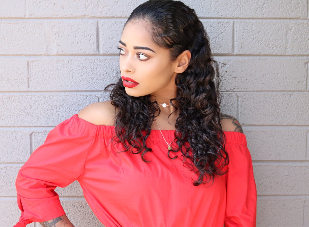 TheBeautifulMoe's tweet photo. "Everyday is a fashion show, and the world is your runway"πΉ#model #fashionmodel #beautyinfluencer #runwaymodel #ilovemodeling #modelingislife #mixedbabies #makeupartist #dreamchaser #h&m #inspiration #gorgeous #beautifulwomen #curlyhair #motivationfriday #fentybeauty #covergirl https://t.co/aku1y6VkZM