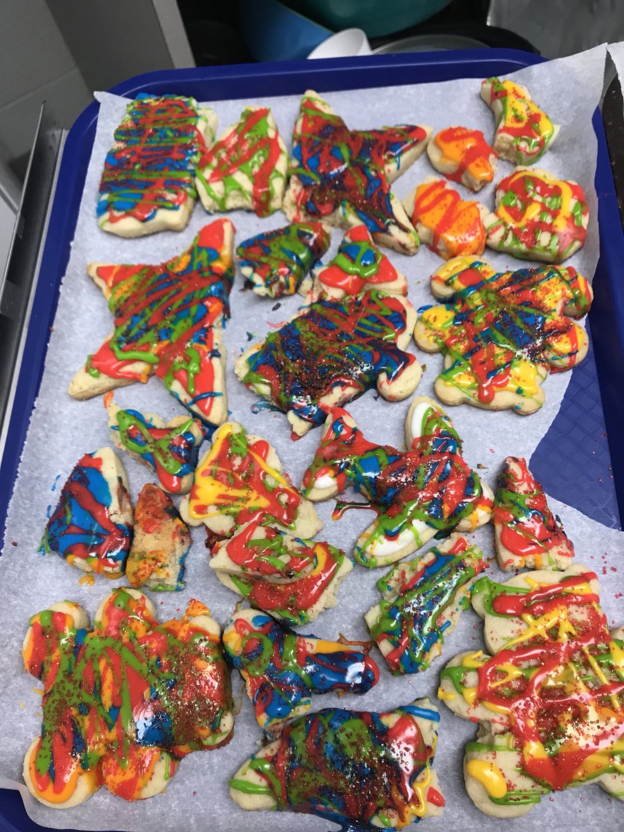 wowitsyowinters's tweet photo. Christmas cookie Friday. #weneedmorepractice #ilovelabdays https://t.co/PKBhIC1LfK