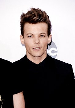 LouGirl_4's tweet photo. Day 15: Event appearances
When he looks like a prince, every single time 👑 #24DoL https://t.co/huQaVMo7dh