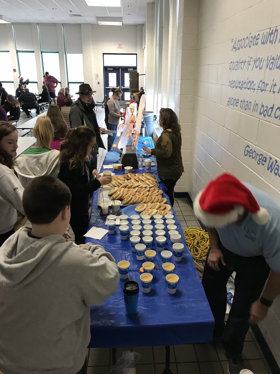 GMS_LeadLearner's tweet image. Team 7-1 Family Breakfast was a success! @71wolfette @Brooksy1234567 @lisa_samko @TracyIde1 #DMSROCKS