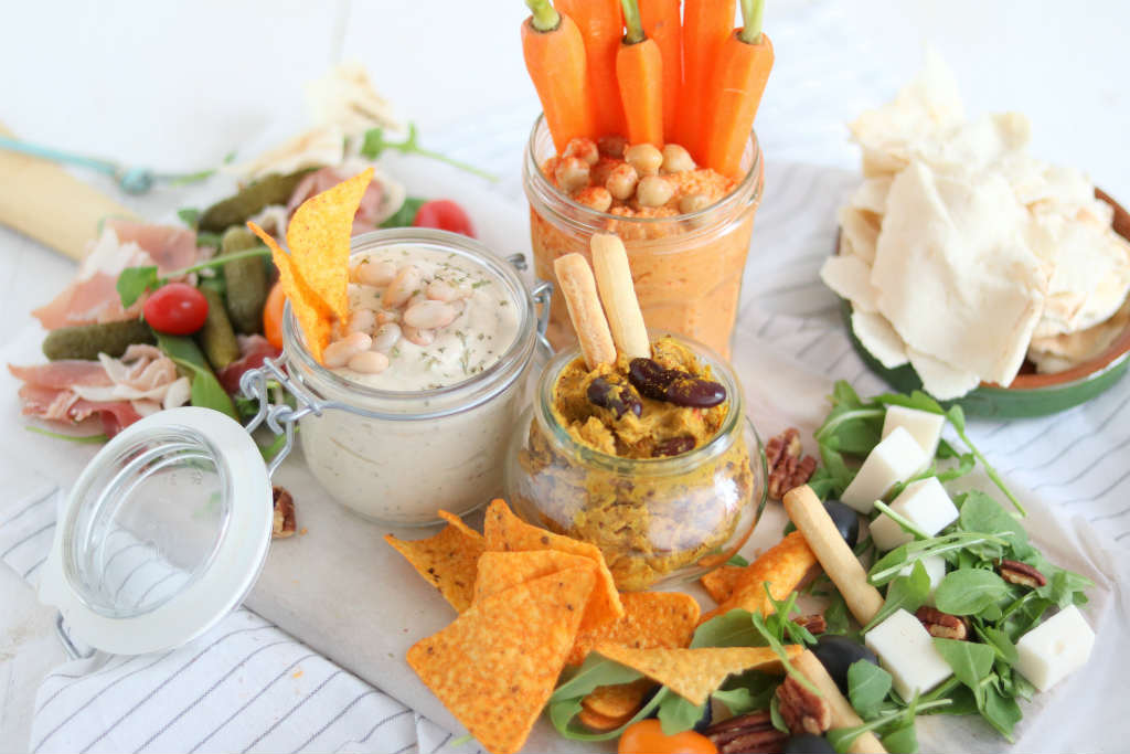 Is het al borreltijd? Binnen 15 minuten zet je deze 3 feestelijke dips voor bij de borrel op tafel.
lekkeretenmetlinda.nl/3x-dips-voor-b… #sp <a href="/blijeboon/">blijeboon</a>