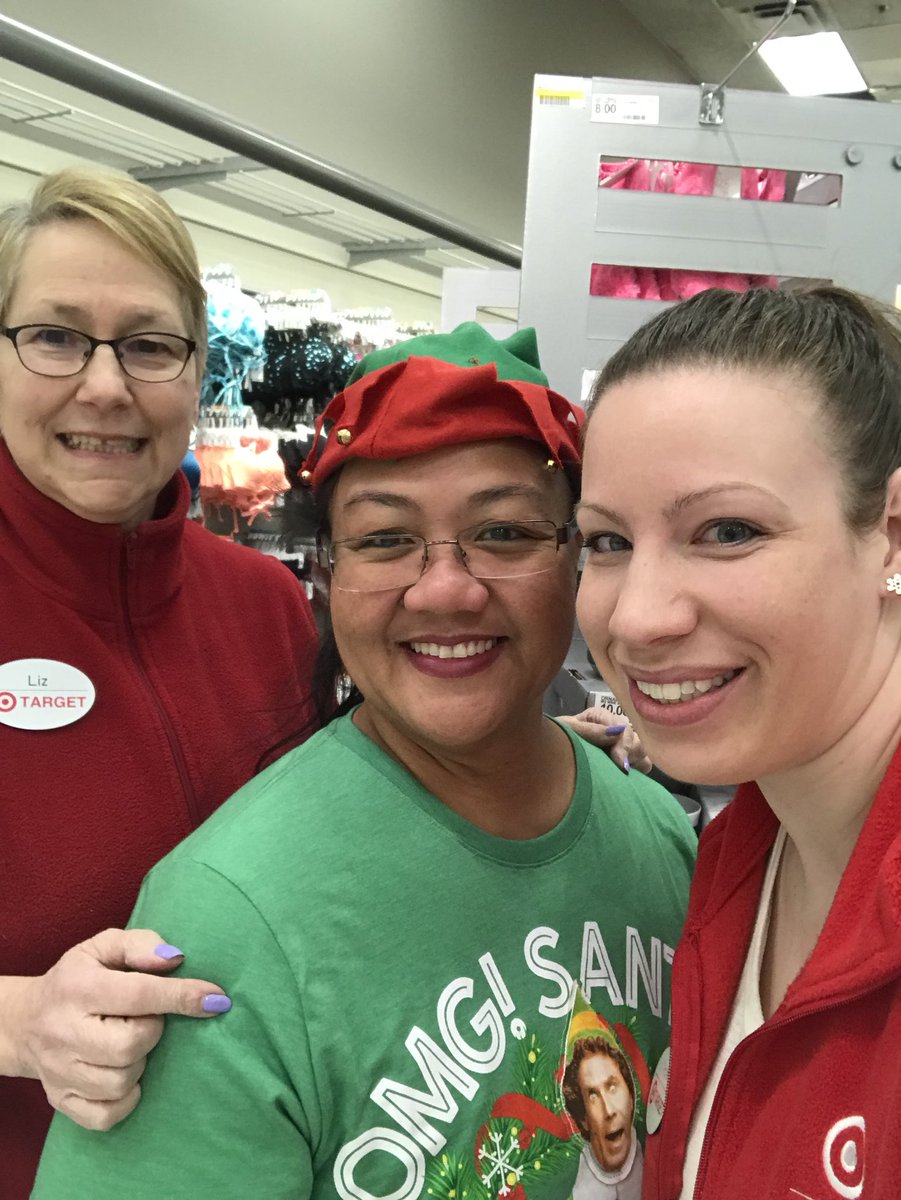 nic547's tweet photo. It’s Hero &amp; Helpers day at Target 996! 🎄🎅🏼🤶🏻 #santaselves #targetgivesback @raabenducks @Lizzze1Liz @courtney_koski @rjoseph70 @nic547 https://t.co/L7KEDiY8Fo