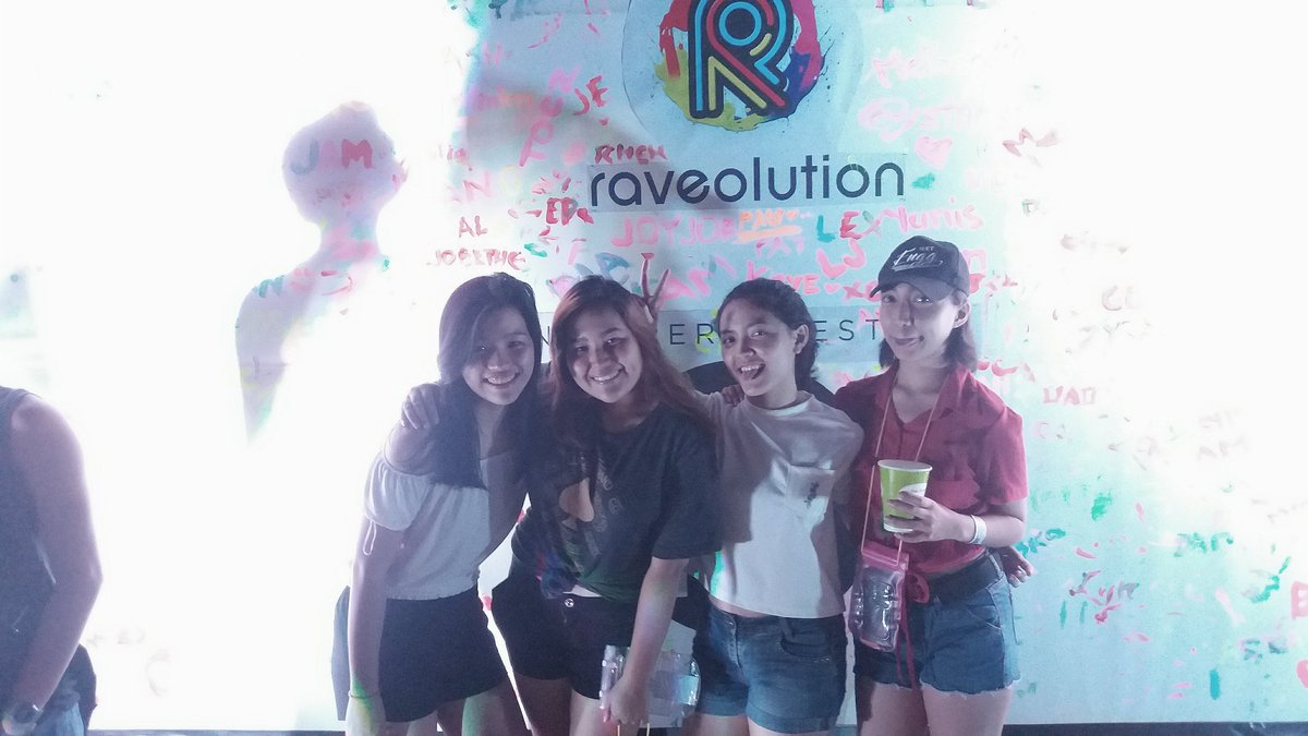 krmsnchz's tweet image. #Maskipaps2017 #Raveolution