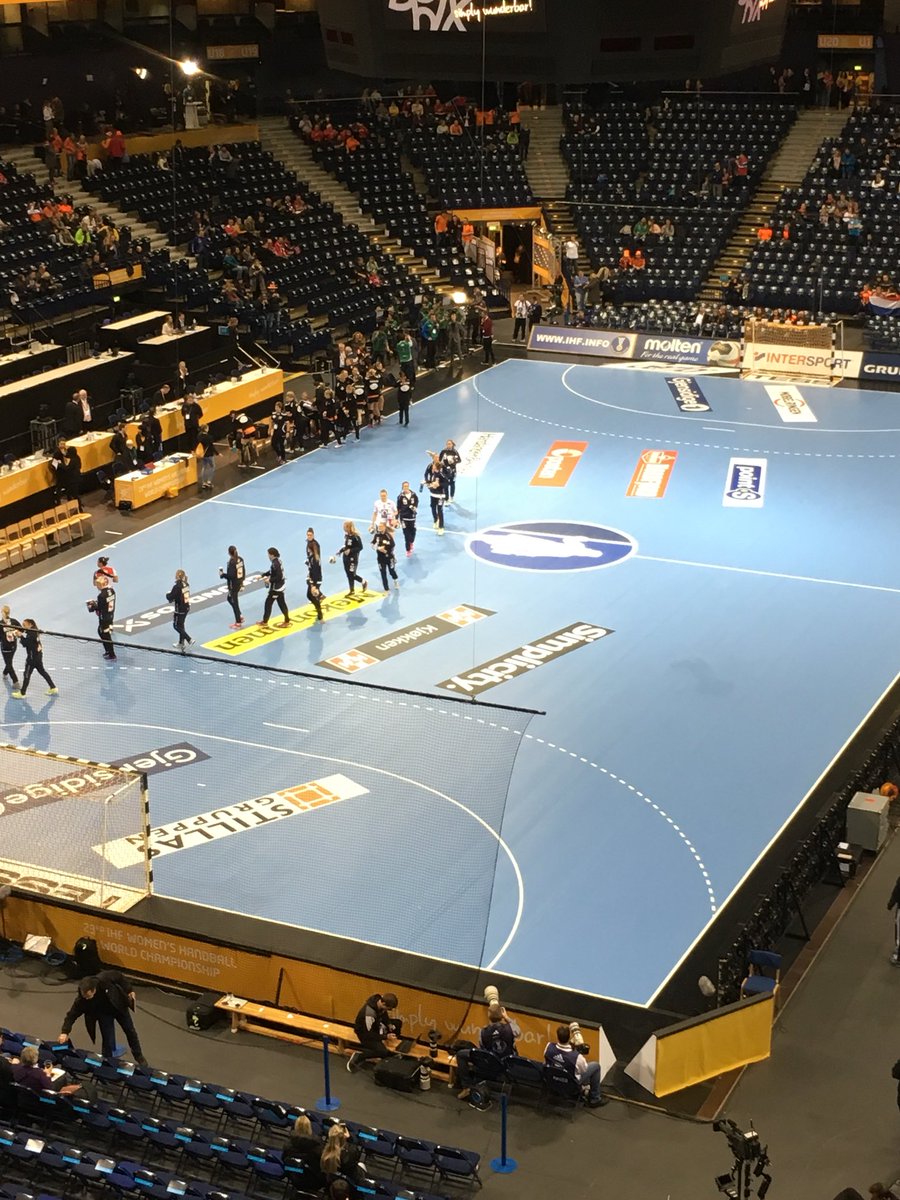 BentNyegaard's tweet photo. Imponerende Barclaycard Arena set fra TV2’s studie! Semifinale NED-NOR. Start på TV2 kl. 17.15 #vm2017 #tv2 https://t.co/S6Xf8Kp9LK