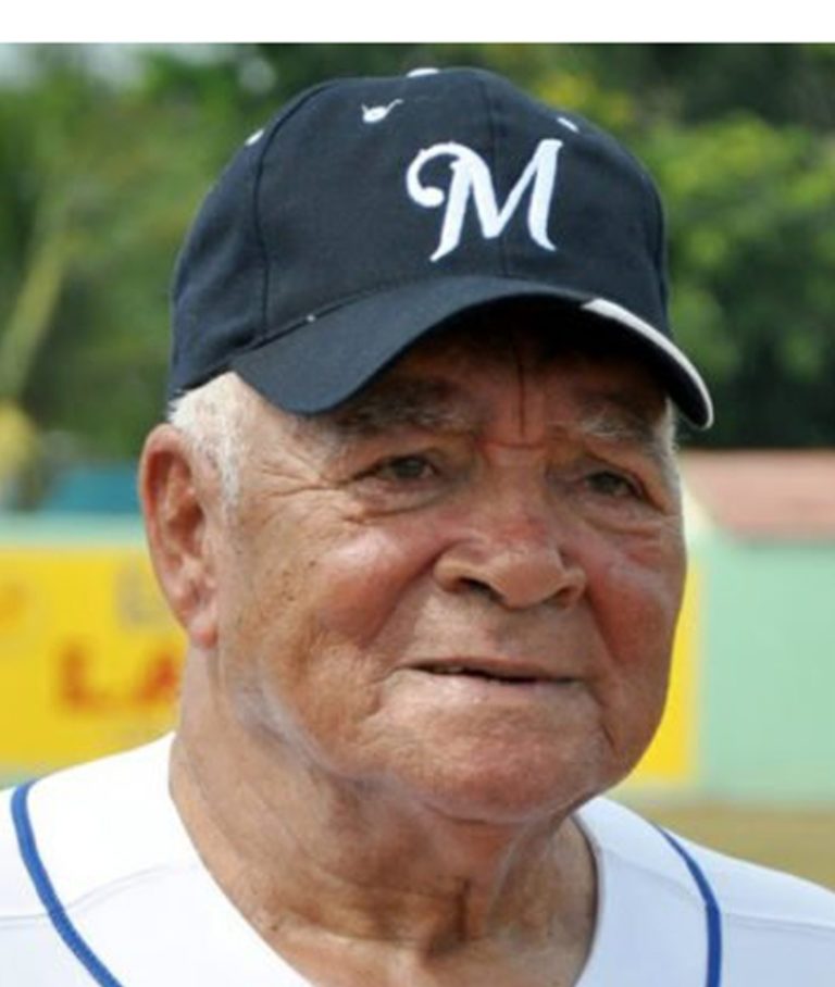 Develizarán estatua honra a #OsvaldoVirgil ow.ly/69X430hfxBJ