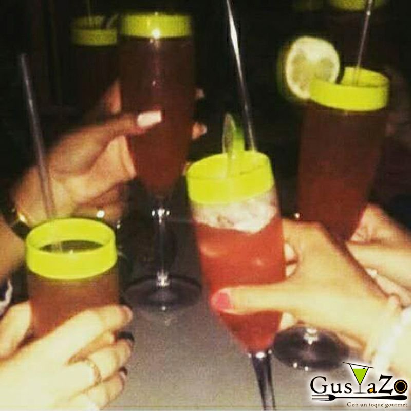 gustazorest's tweet photo. Ven a disfrutar del #cócteldelacasa en nuestra #barralibre 
de 5pm a 10pm https://t.co/eB9m4TyivW